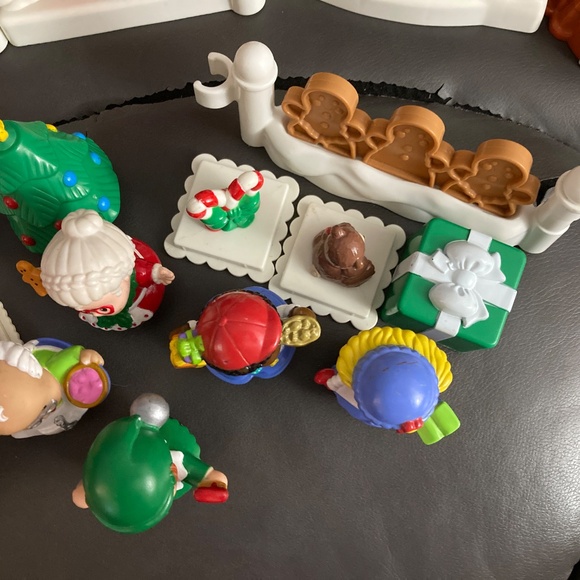 Fisher-Price Little People Christmas On Main Street Village Sets-Incomplete-22 p - Picture 6 of 14